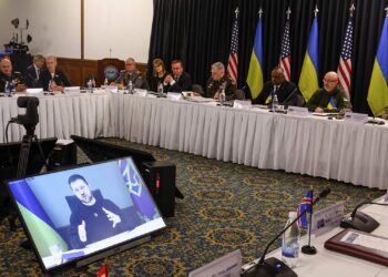 Իրական ապագայի ուրվագծերը. տեսարան՝ «Ռամշտայնի» համապատկերին